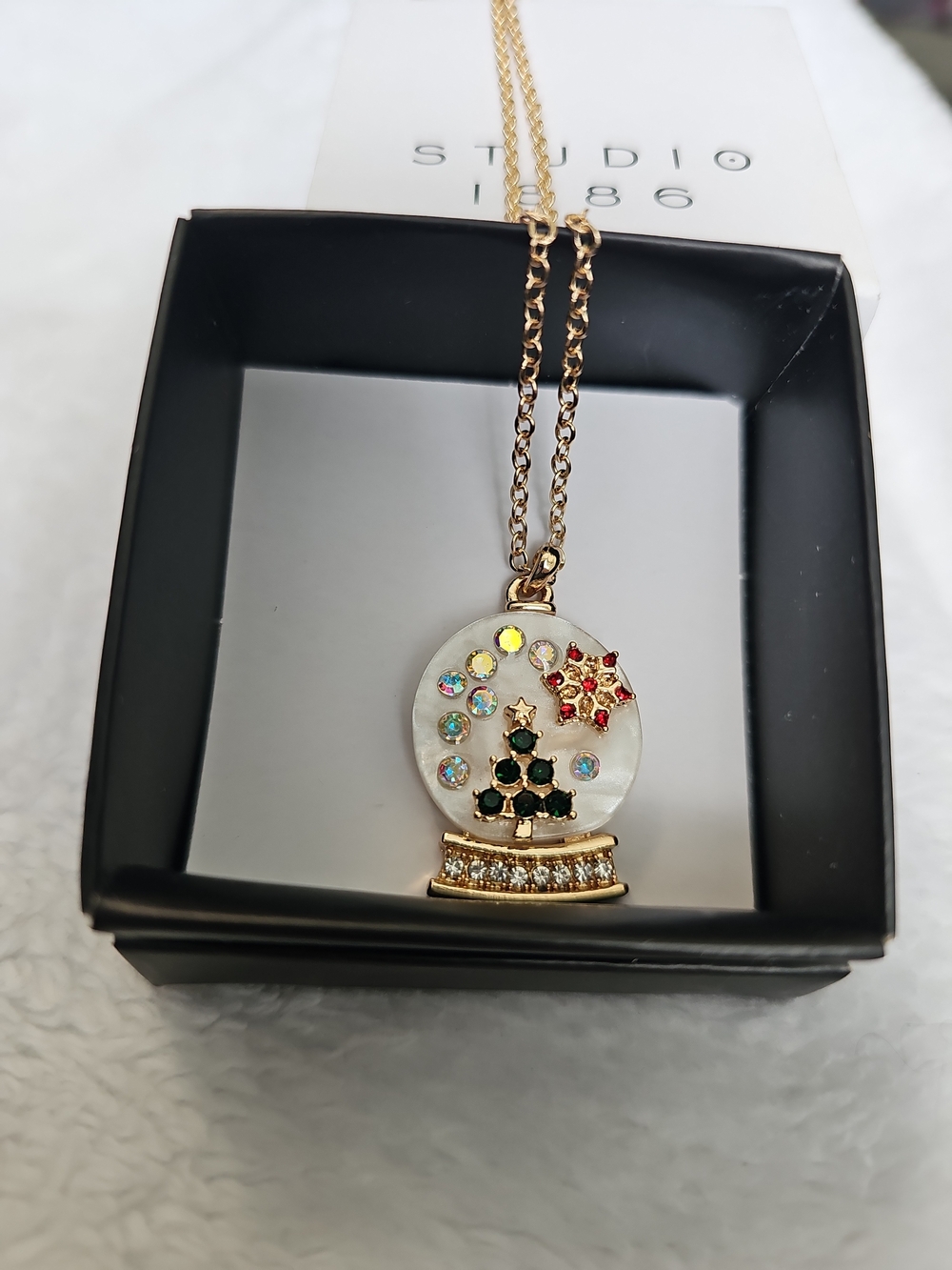 Studio 1886 Fireside Treasures Snow Globe Pendant Necklace NIB - Picture 3 of 8
